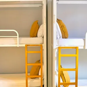 sun-moon-hostel.topbarcelonahotels.com/